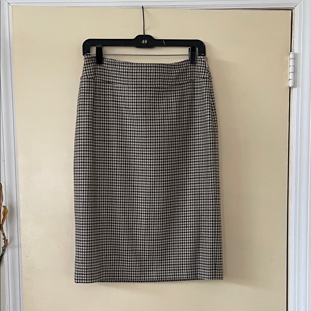 Classic Houndstooth Skirt - Black & White